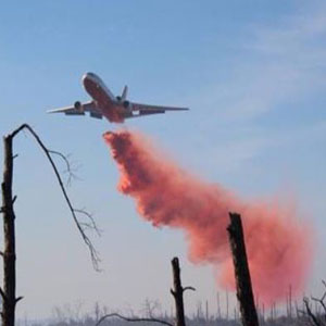 DC 10 tanker dropping fire retardant